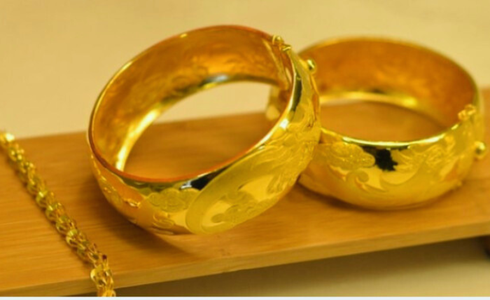 सोना-चांदी के दाम फिसले, जानें आज का ताजा भाव और आगे का अनुमान
